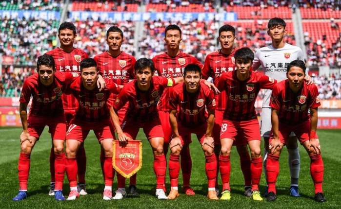 BLG 3-2击败TES勇夺LPL总冠军，左手阿卡丽绕后切入摧毁双C